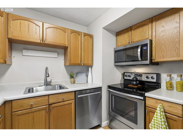 1038 Ne 113TH Ave, Portland, OR 97220