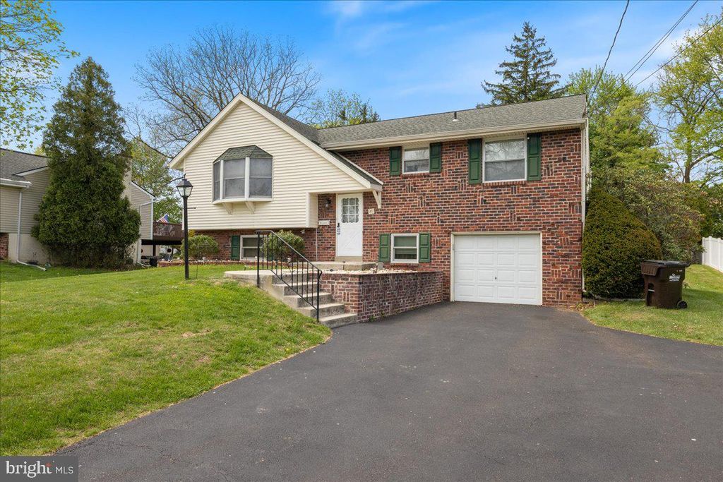 872 MUSTANG RD, Warrington, PA 18976