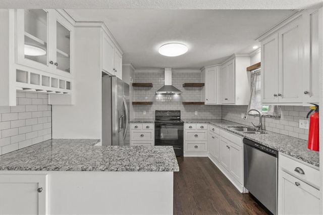 312 SW Blarney Court, Blue Springs, MO 64014