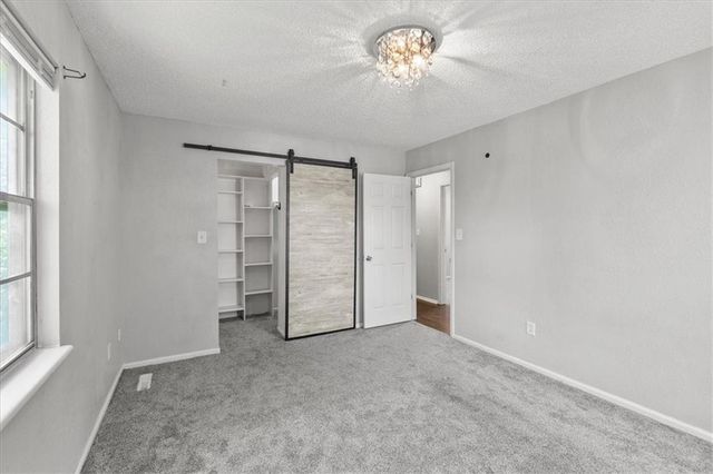 312 SW Blarney Court, Blue Springs, MO 64014