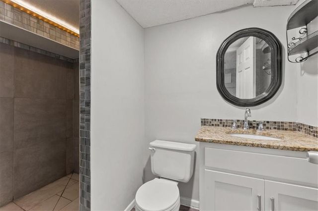 312 SW Blarney Court, Blue Springs, MO 64014