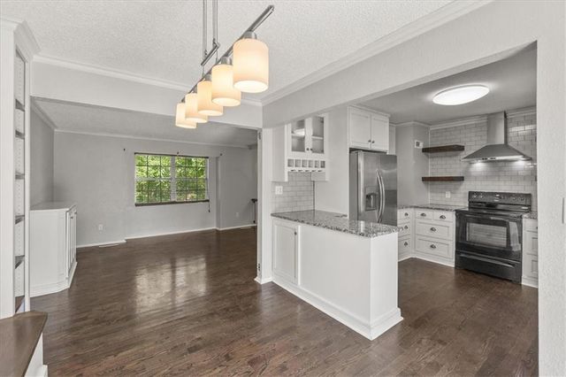 312 SW Blarney Court, Blue Springs, MO 64014