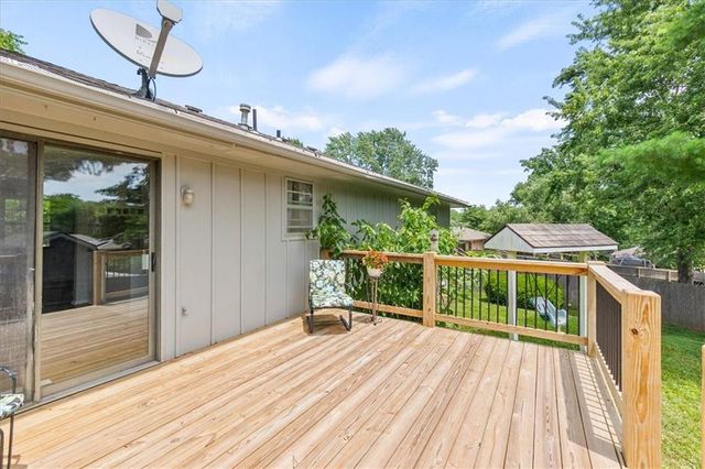 312 SW Blarney Court, Blue Springs, MO 64014