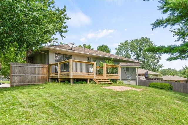 312 SW Blarney Court, Blue Springs, MO 64014