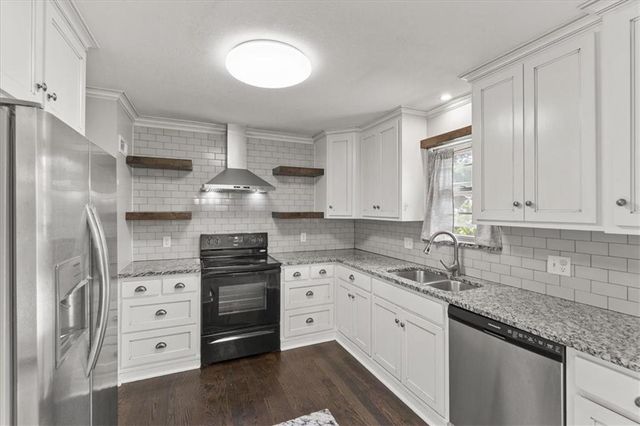 312 SW Blarney Court, Blue Springs, MO 64014