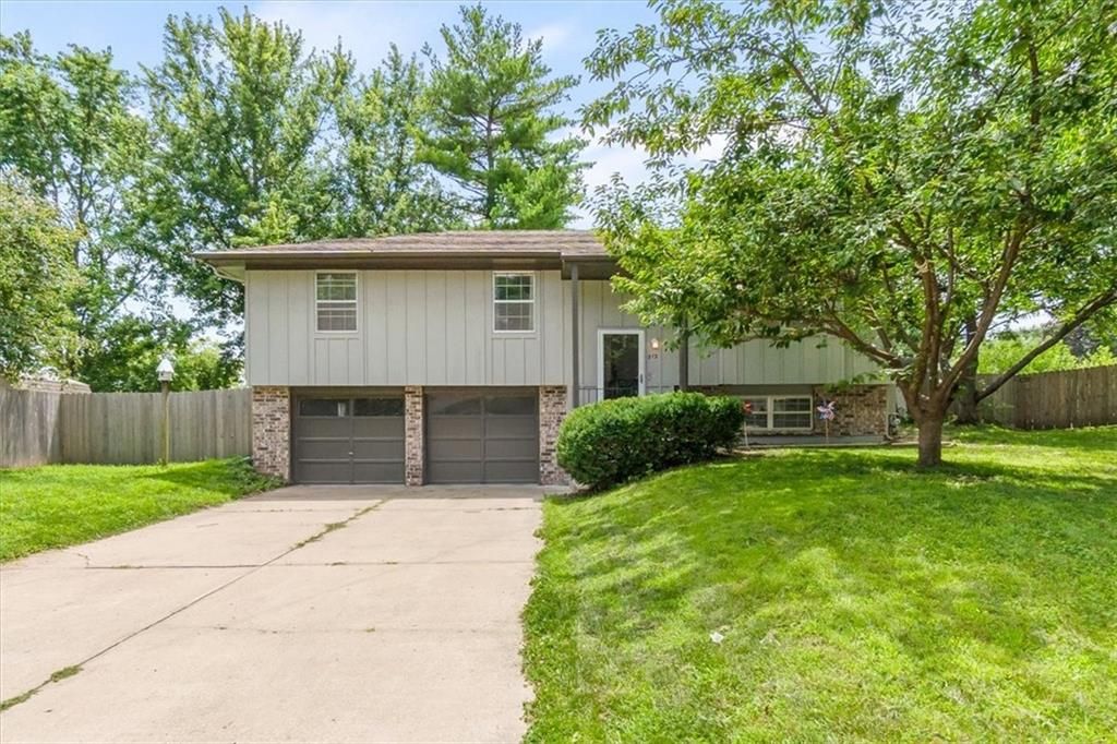 312 SW Blarney Court, Blue Springs, MO 64014