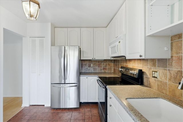 5387 HUNTINGWOOD COURT 4, Sarasota, FL 34235