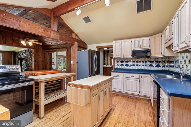 16 MOUNTAIN CHURCH RD, Hopewell, NJ 08525