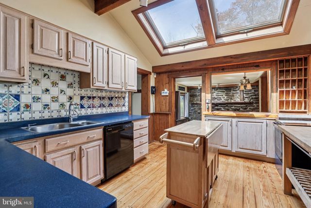 16 MOUNTAIN CHURCH RD, Hopewell, NJ 08525