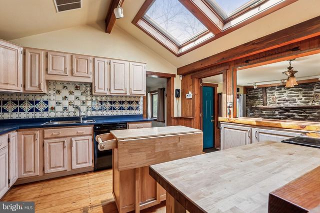 16 MOUNTAIN CHURCH RD, Hopewell, NJ 08525