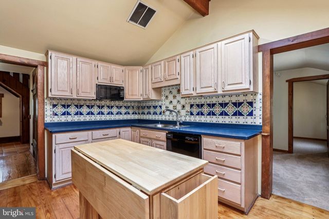 16 MOUNTAIN CHURCH RD, Hopewell, NJ 08525