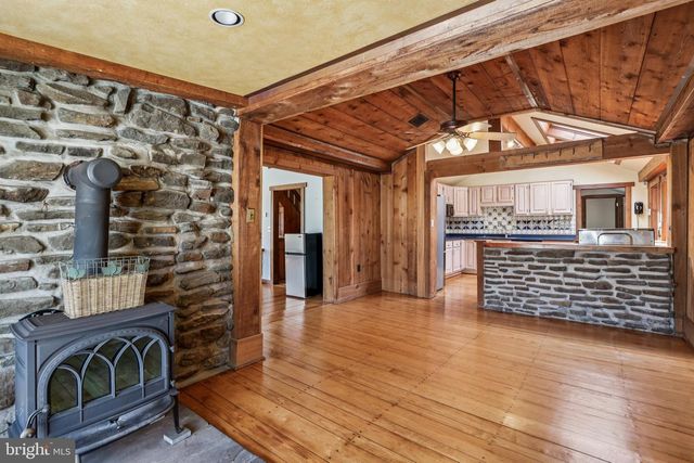 16 MOUNTAIN CHURCH RD, Hopewell, NJ 08525