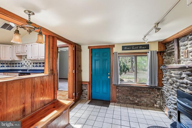 16 MOUNTAIN CHURCH RD, Hopewell, NJ 08525