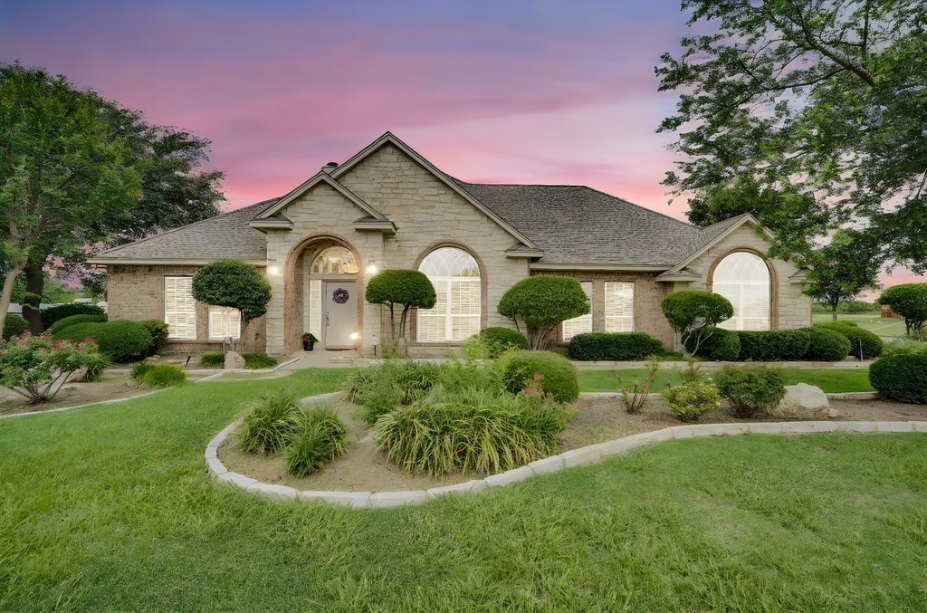 7810 Mavis Avenue, Waxahachie, TX 75167