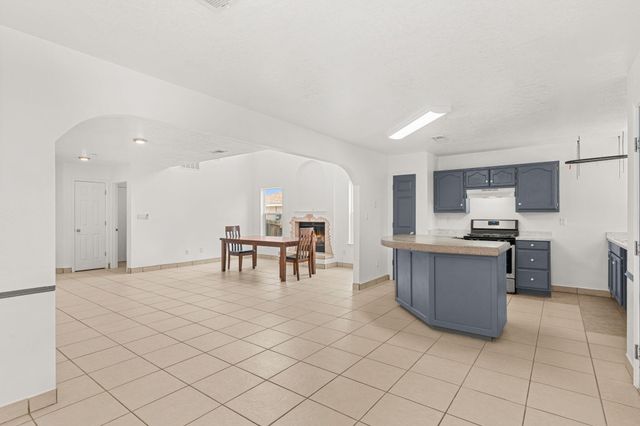 10504 W Connemara Avenue SW, Albuquerque, NM 87121