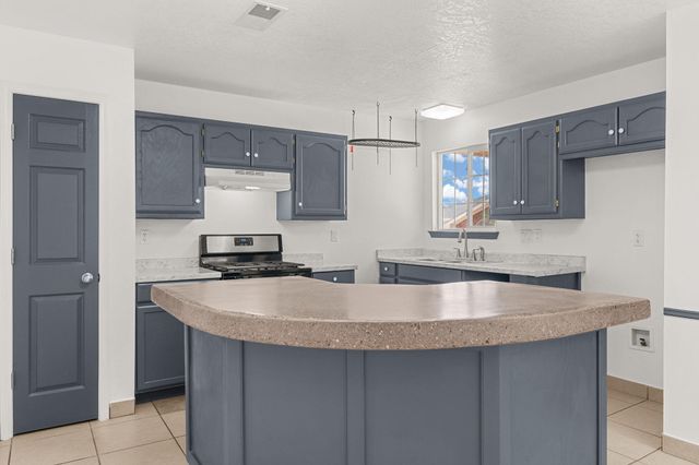 10504 W Connemara Avenue SW, Albuquerque, NM 87121