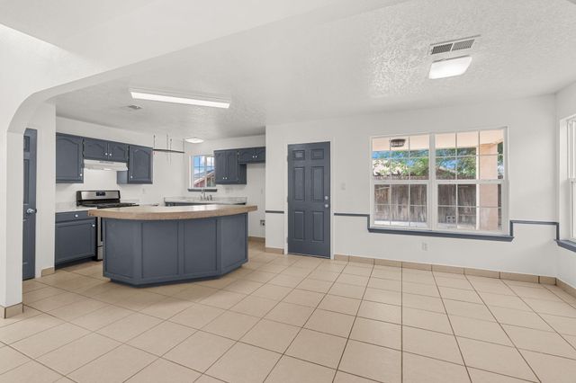 10504 W Connemara Avenue SW, Albuquerque, NM 87121