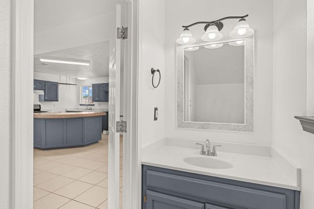 10504 W Connemara Avenue SW, Albuquerque, NM 87121