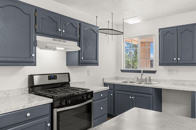 10504 W Connemara Avenue SW, Albuquerque, NM 87121