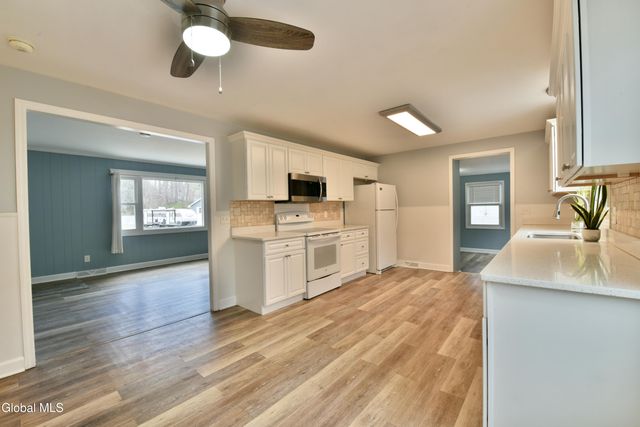 23 Newcastle Road, Halfmoon, NY 12065