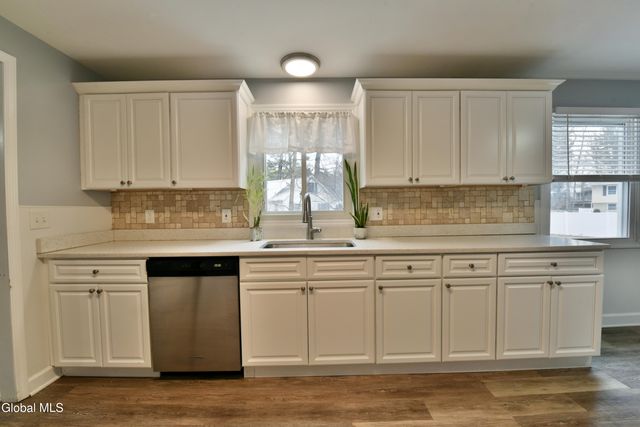 23 Newcastle Road, Halfmoon, NY 12065