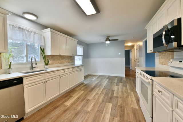 23 Newcastle Road, Halfmoon, NY 12065