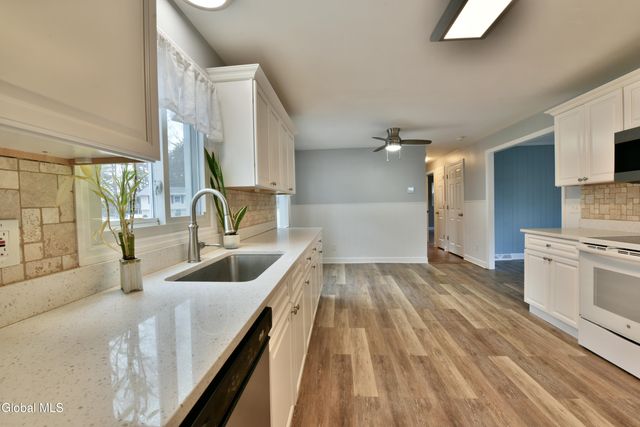 23 Newcastle Road, Halfmoon, NY 12065