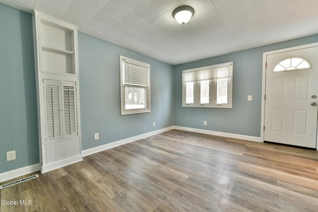 23 Newcastle Road, Halfmoon, NY 12065