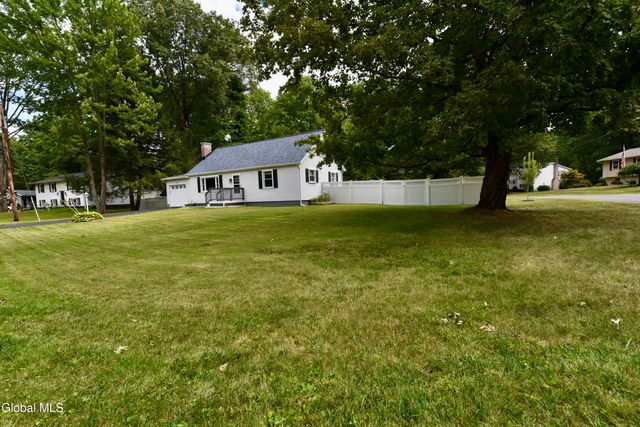 23 Newcastle Road, Halfmoon, NY 12065