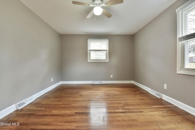 23 Newcastle Road, Halfmoon, NY 12065