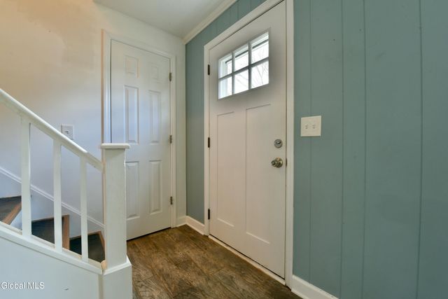 23 Newcastle Road, Halfmoon, NY 12065