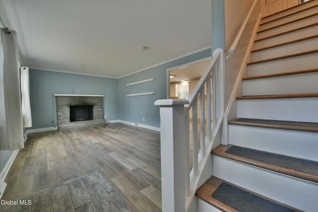 23 Newcastle Road, Halfmoon, NY 12065