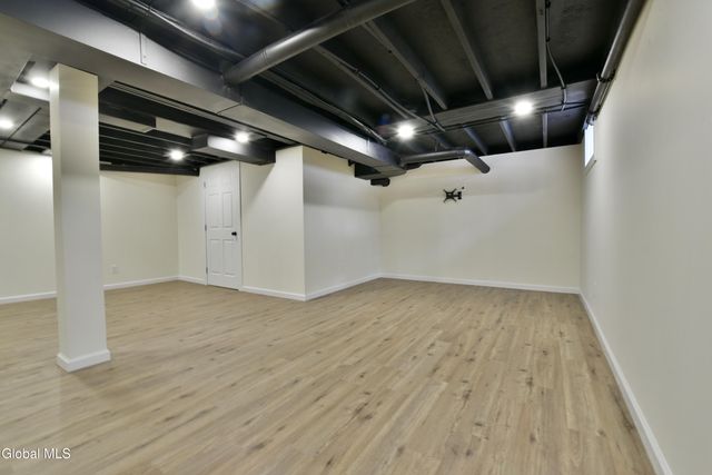 23 Newcastle Road, Halfmoon, NY 12065