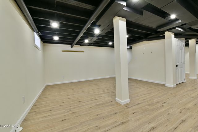 23 Newcastle Road, Halfmoon, NY 12065