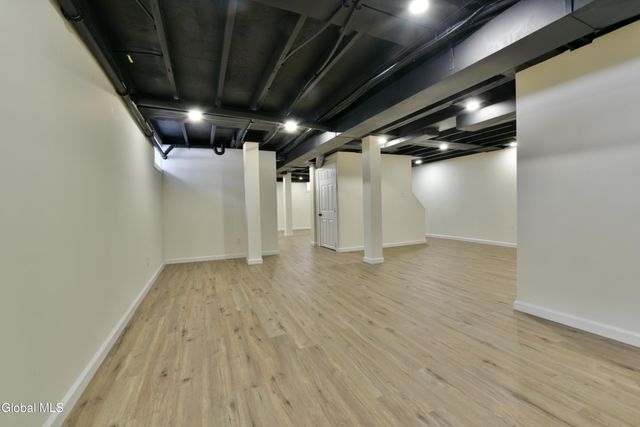 23 Newcastle Road, Halfmoon, NY 12065