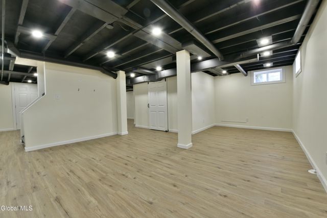 23 Newcastle Road, Halfmoon, NY 12065