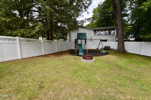 23 Newcastle Road, Halfmoon, NY 12065