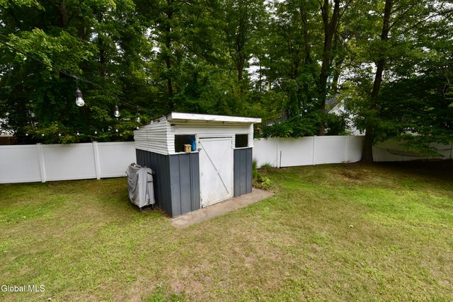 23 Newcastle Road, Halfmoon, NY 12065