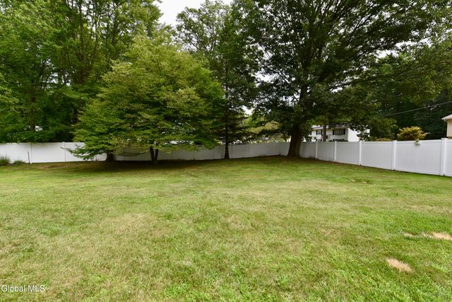 23 Newcastle Road, Halfmoon, NY 12065