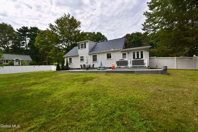 23 Newcastle Road, Halfmoon, NY 12065