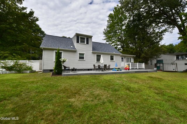 23 Newcastle Road, Halfmoon, NY 12065