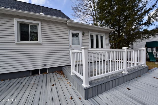 23 Newcastle Road, Halfmoon, NY 12065