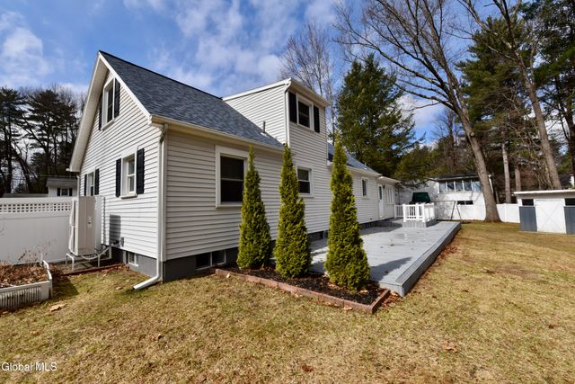 23 Newcastle Road, Halfmoon, NY 12065