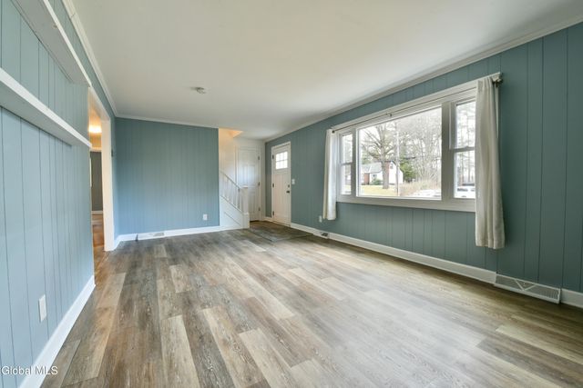 23 Newcastle Road, Halfmoon, NY 12065