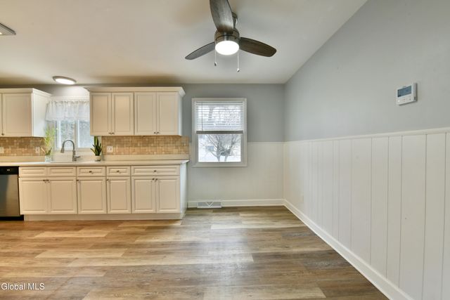 23 Newcastle Road, Halfmoon, NY 12065