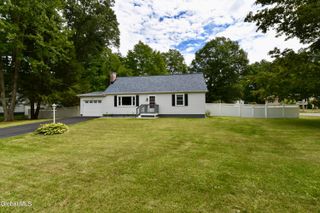 23 Newcastle Road, Halfmoon, NY 12065