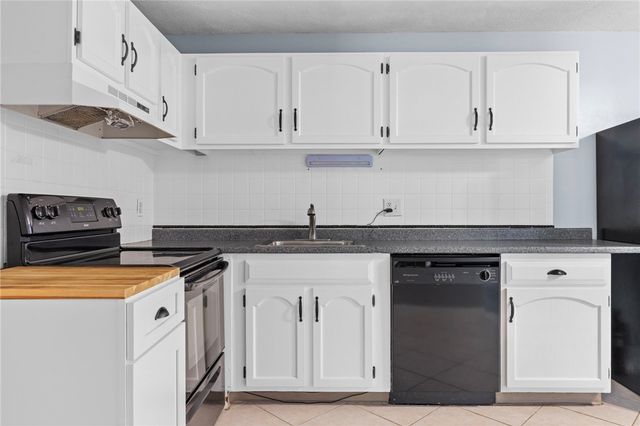 1190 Charles Street 20, North Providence, RI 02904