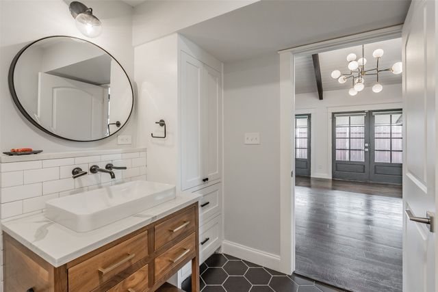 4617 Houghton Avenue, Fort Worth, TX 76107