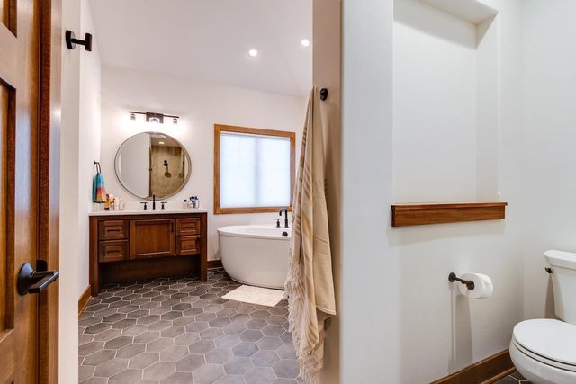 5786 Derby Downs Drive, Waunakee, WI 53597