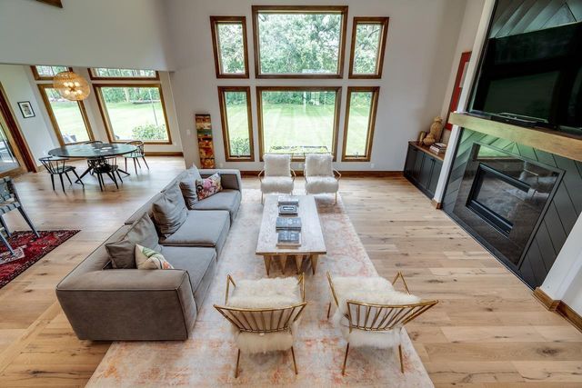 5786 Derby Downs Drive, Waunakee, WI 53597